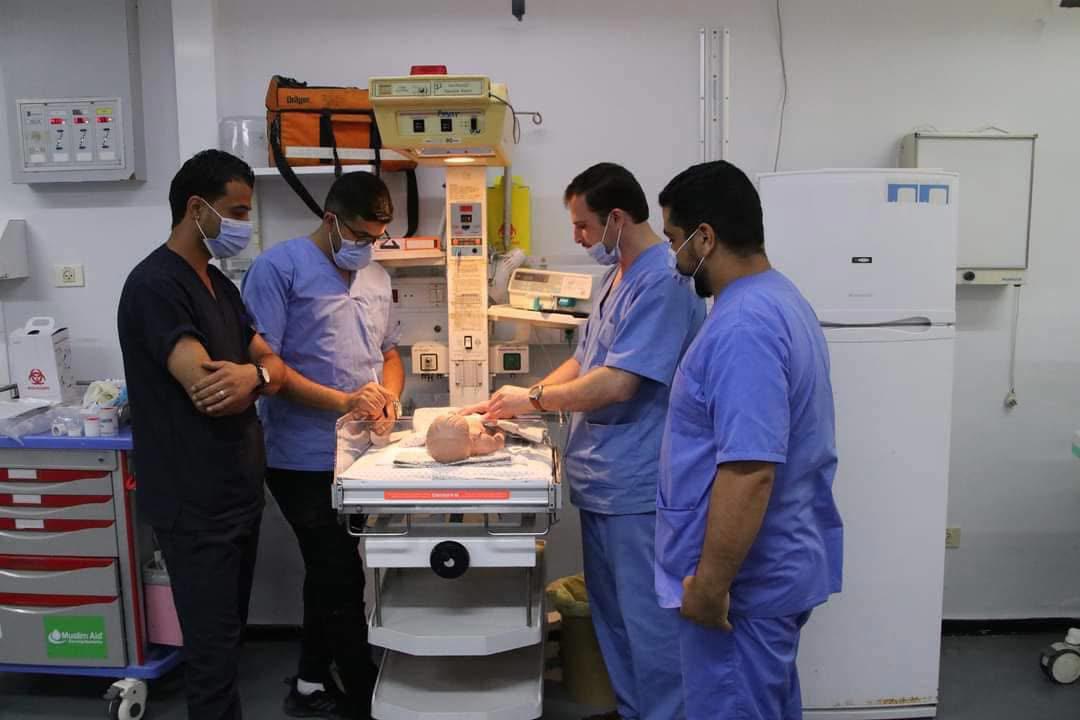 طلبة جامعة الإسراء يواصلون تدريباتهم في ميادين العمل المختلفة