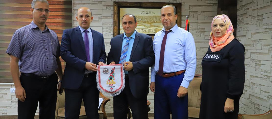 جامعة الإسراء تزور رئيس ديوان الموظفين العام