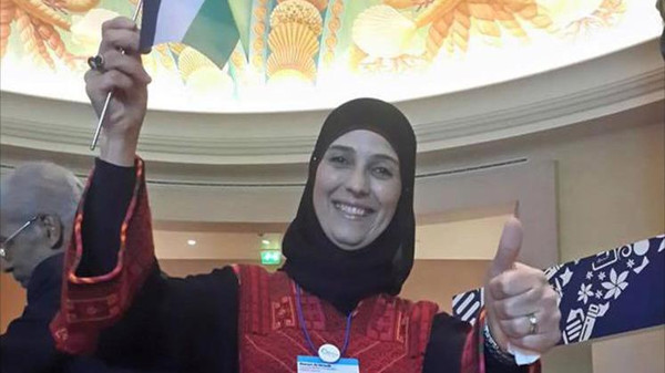 الجامعة تبارك إنجاز المعلمة حنان الحروب 