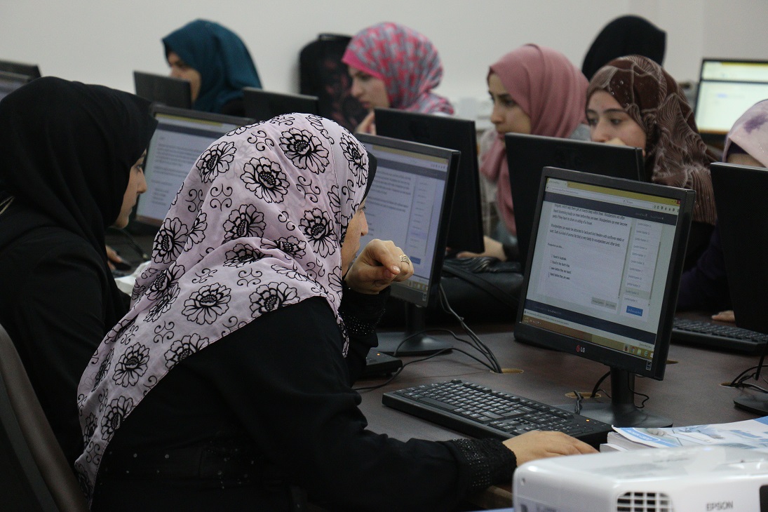 The University officially begins applying the electronic  examinations for the students