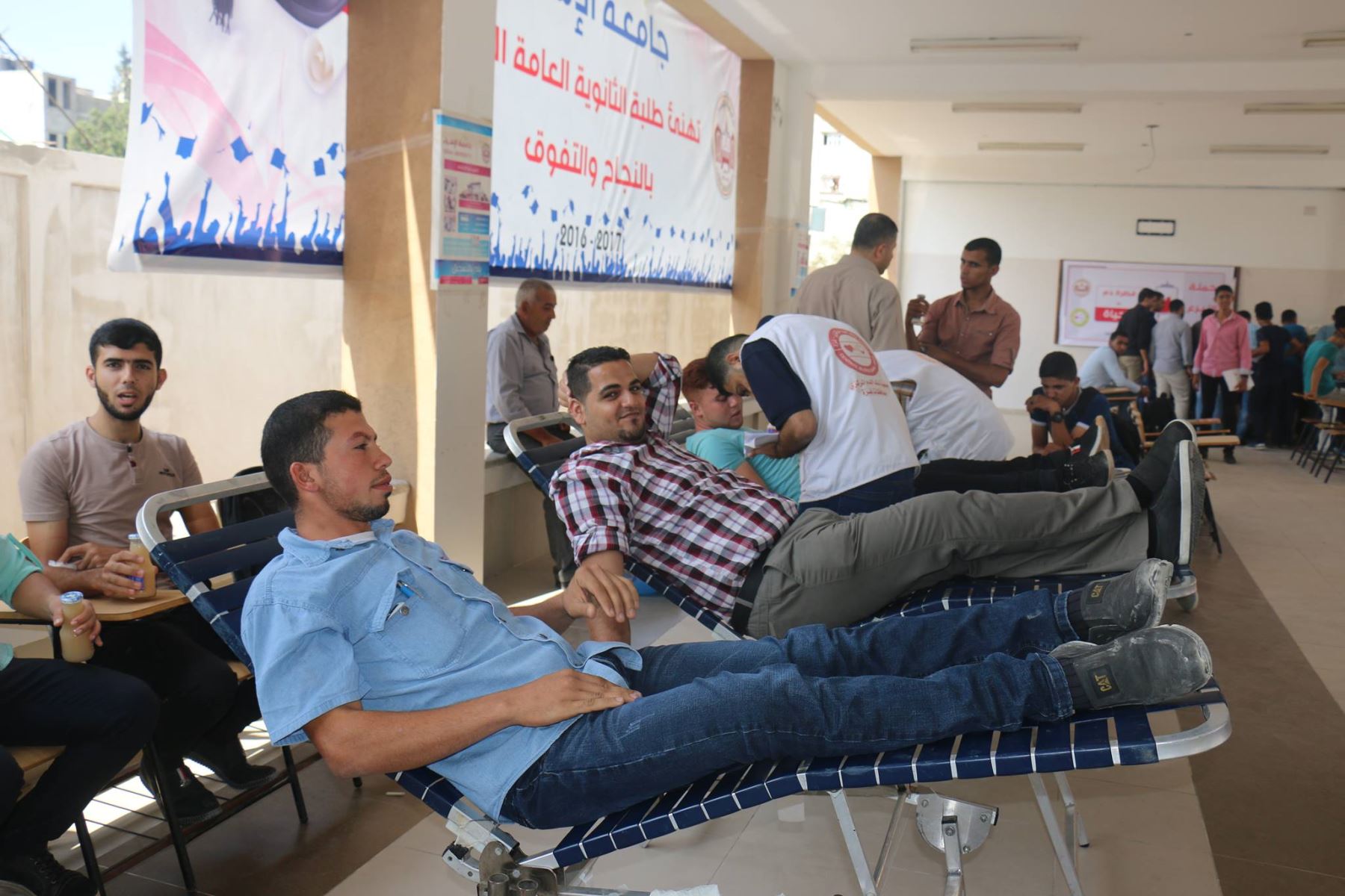 جامعة الإسراء تنفذ حملة للتبرع بالدم بالتعاون مع بنك الدم المركزي