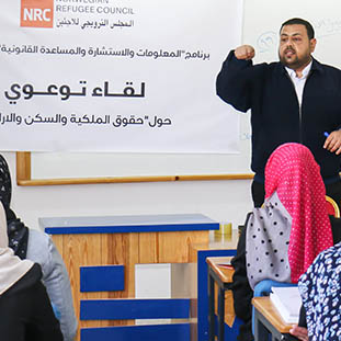 الجامعة تعقد ورشة توعوية لطلابها حول حقوق السكن بالتعاون مع المجلس النرويجي للاجئين