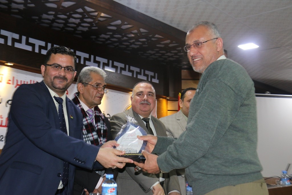 الجامعة تكرم الفائزين في المسابقة المنهجية للثانوية العامة لمديرية شرق غزة
