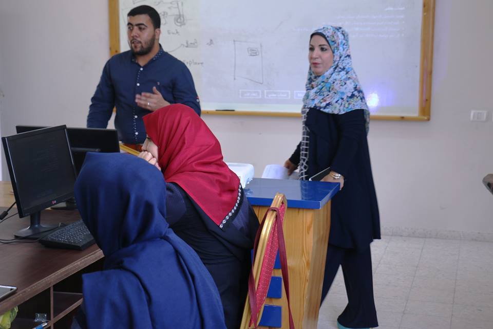 مركز التعليم المستمر يفتتح دورة "قيادة الحاسوب"