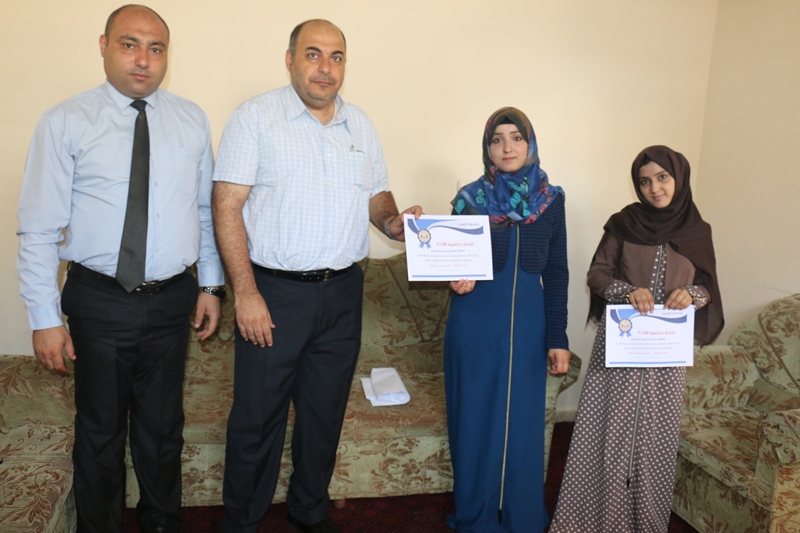 الجامعة تستجيب لمناشدة الطالبتين "روان وأماني المبحوح" وتقدم لهن منحة دراسية كاملة