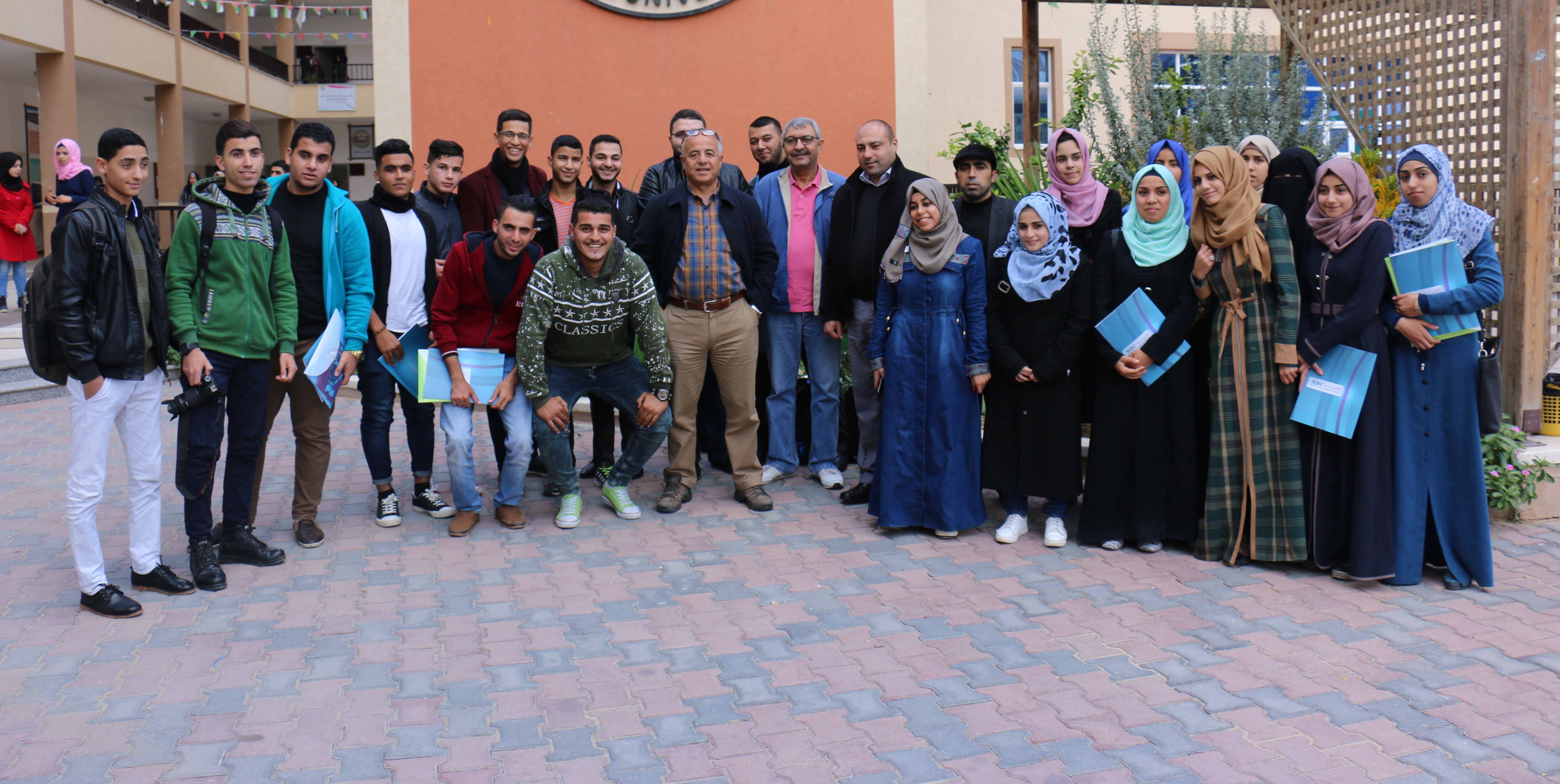 جامعة الإسراء تختتم دورة "أخلاقيات مهنة الصحافة" لطلبة الإعلام بالتعاون مع مركز تطوير الإعلام- بيرزيت