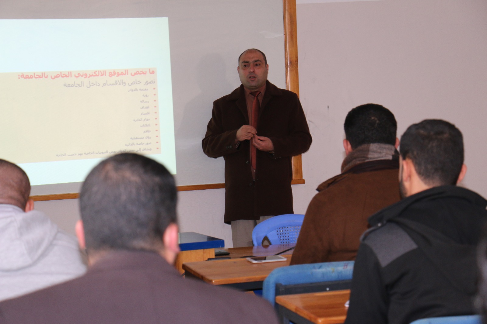 الجامعة تختتم دورة تدريبية لموظفيها في "العلاقات العامة والبروتوكول"