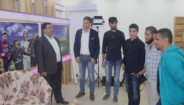 قسم الصحافة وتكنولوجيا الإعلام والاتصال ينظم زيارة ميدانية لطلبته إلى مؤسستي إبداع الإعلامية وأمواج الرياضية