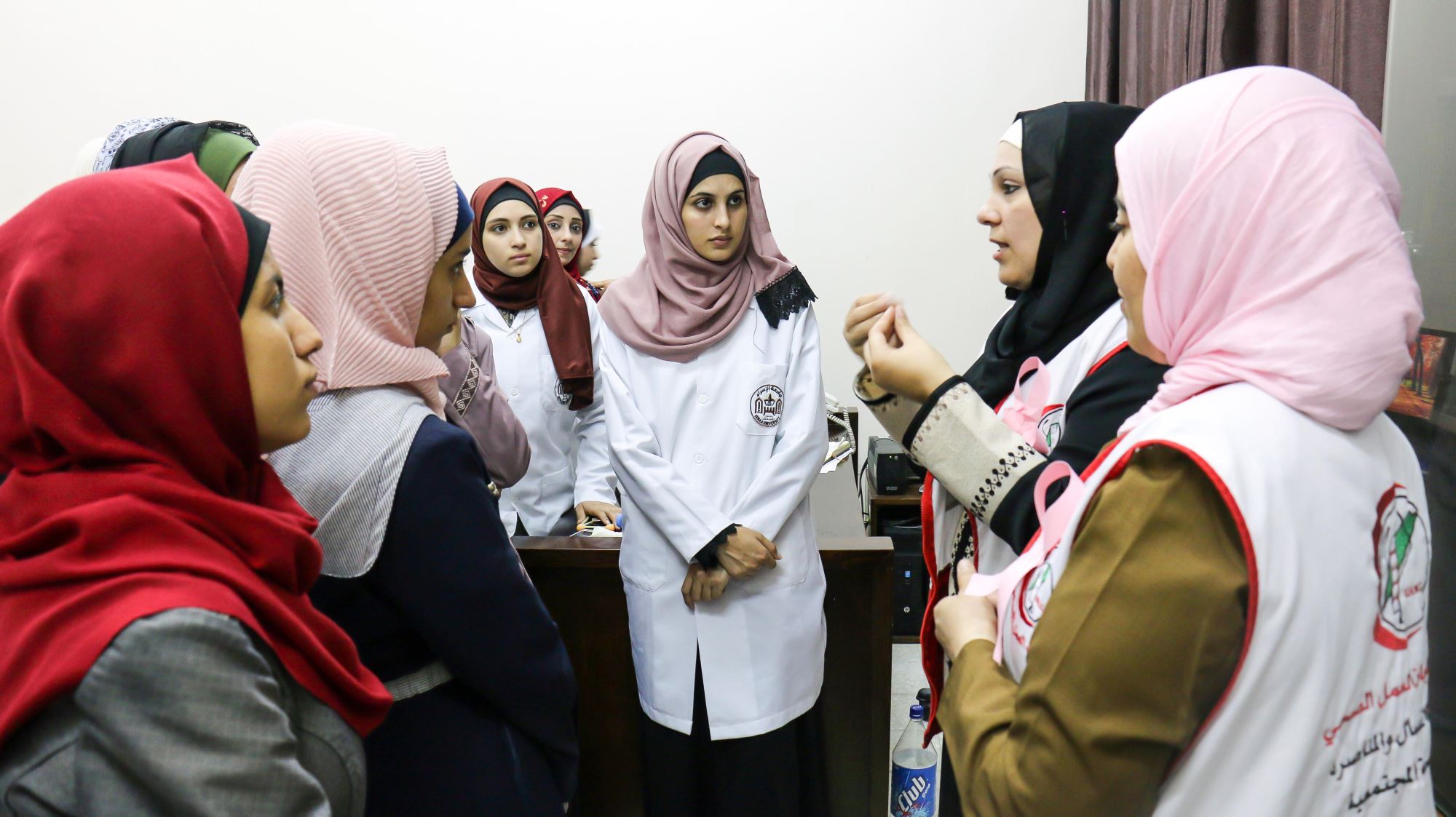 جامعة الإسراء تعقد ندوة خاصة حول "سرطان الثدي" في الشهر العالمي للمرض