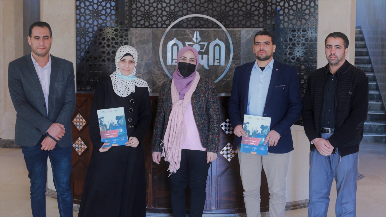 بحضور عميدة كلية العلوم الإنسانية "ائتلاف أمان" يسلم قسم الصحافة مساق التحقيقات الاستقصائية في قضايا الفساد