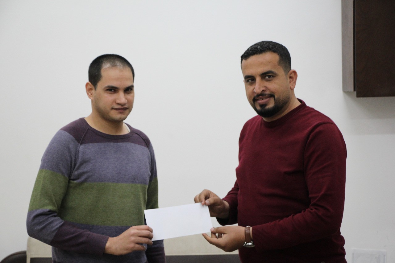 الجامعة تسلم جوائز الأسبوع الأول لمسابقة الإسراء الرمضانية
