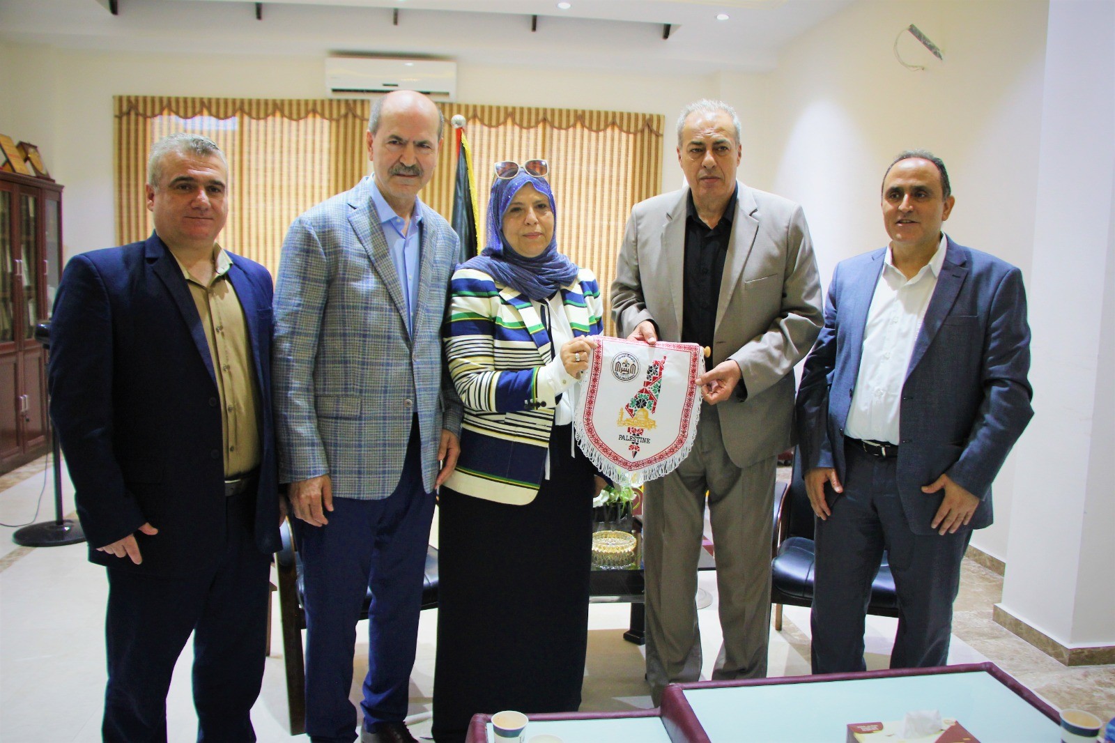 جامعة الإسراء تستقبل وفدًا من الجمعية الخيرية للأراضي المُقدسة