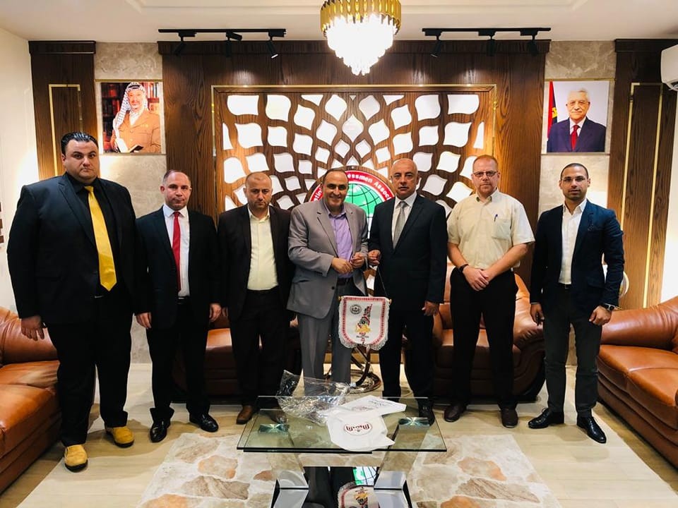 وفد من جامعة الإسراء يهنئ جمعية رجال الأعمال بانتخابات مجلس الإدارة الجديد