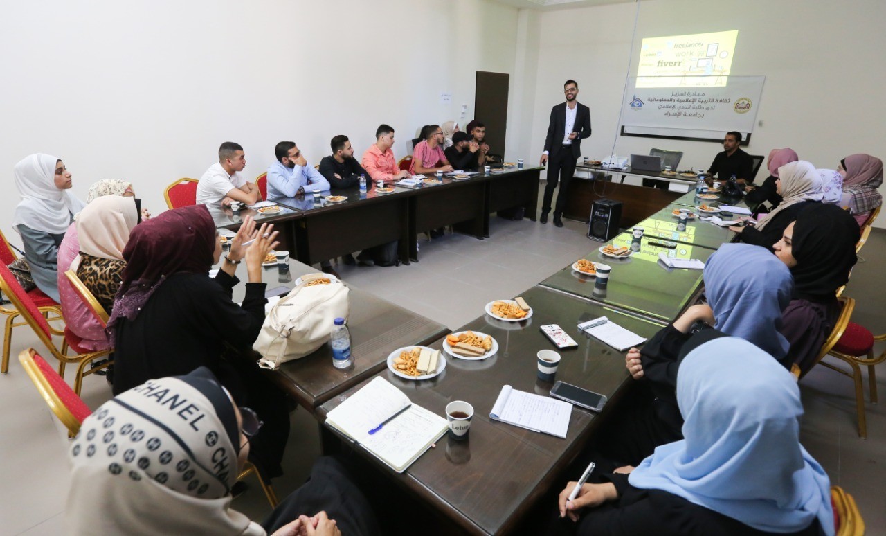 قسم الإعلام بـ"الإسراء" ومؤسسة بيت الصحافة يختتمان مبادرة تعزيز ثقافة التربية الإعلامية والمعلوماتية