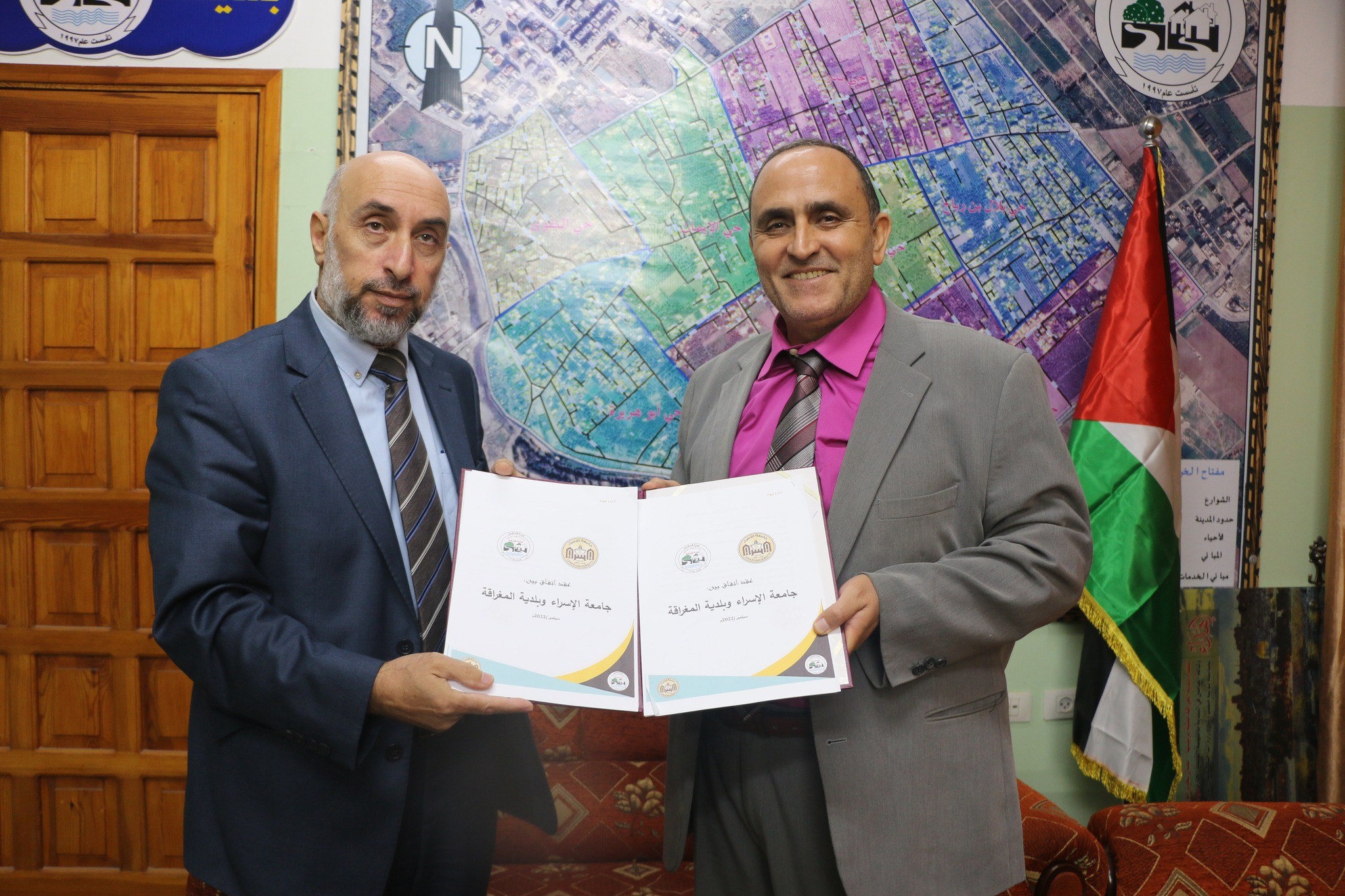 جامعة الإسراء توقع عقد اتفاق شراكة مع بلدية المغراقة