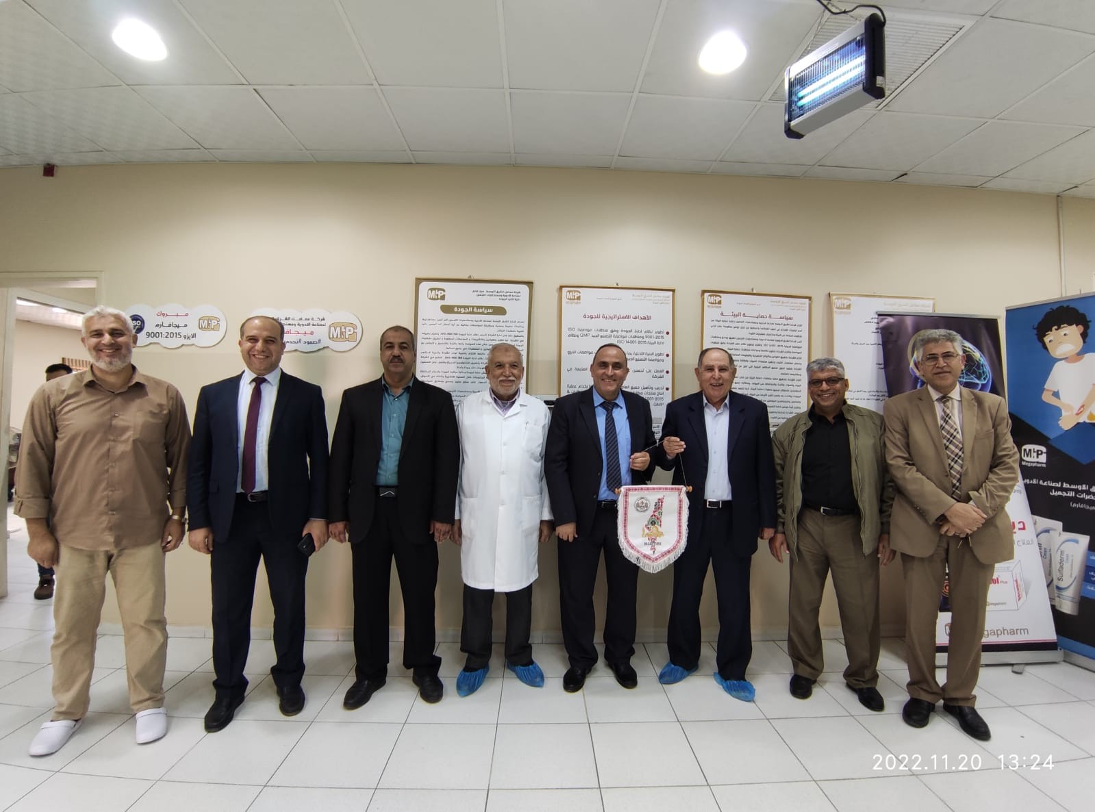 جامعة الإسراء تزور شركة الشرق الأوسط لصناعة الأدوية ومستحضرات التجميل