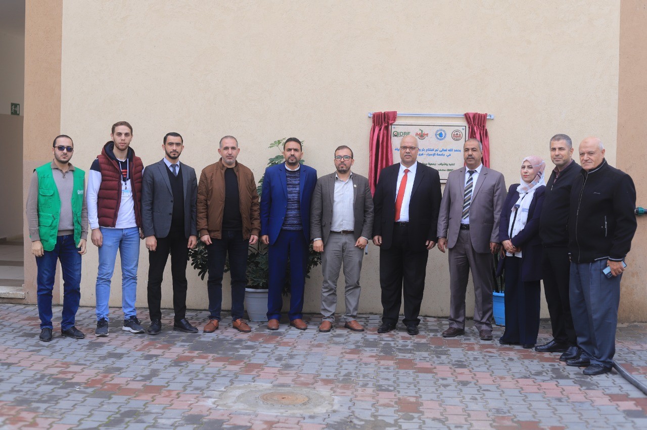 كلية الدراسات المتوسطة في جامعة الإسراء بالشراكة مع جمعية سواعد تفتتح بئر مياه ومحطة تحلية