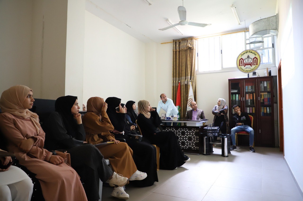 كلية العلوم الإدارية والمالية تنظم زيارة ميدانية لدائرة المشتريات والمخازن في جامعة الإسراء